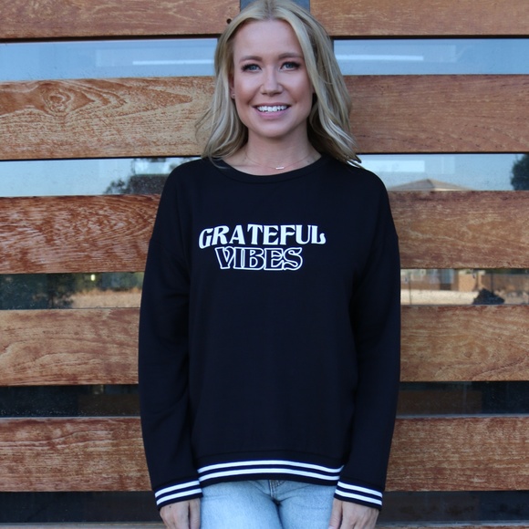 Grateful Vibes Oversized Graphic Sweatshirt - Picture 4 of 5